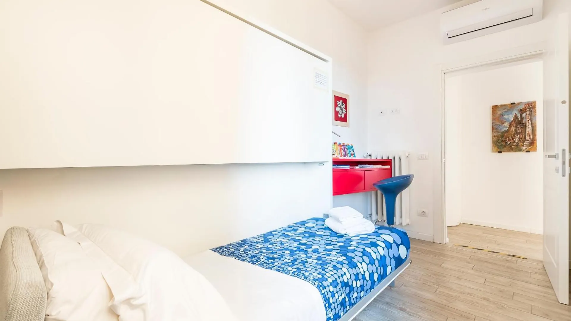 Dome House, Firenze 0*,