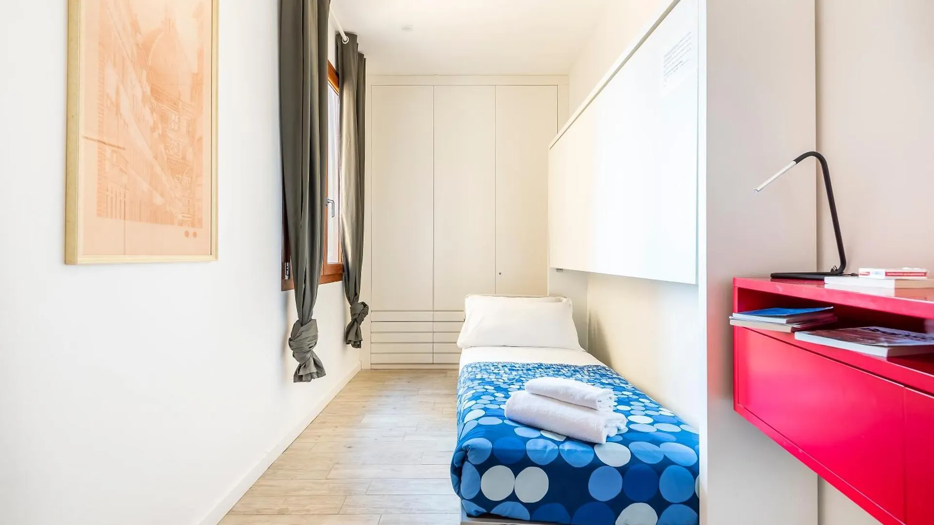Dome House, Firenze 0*,