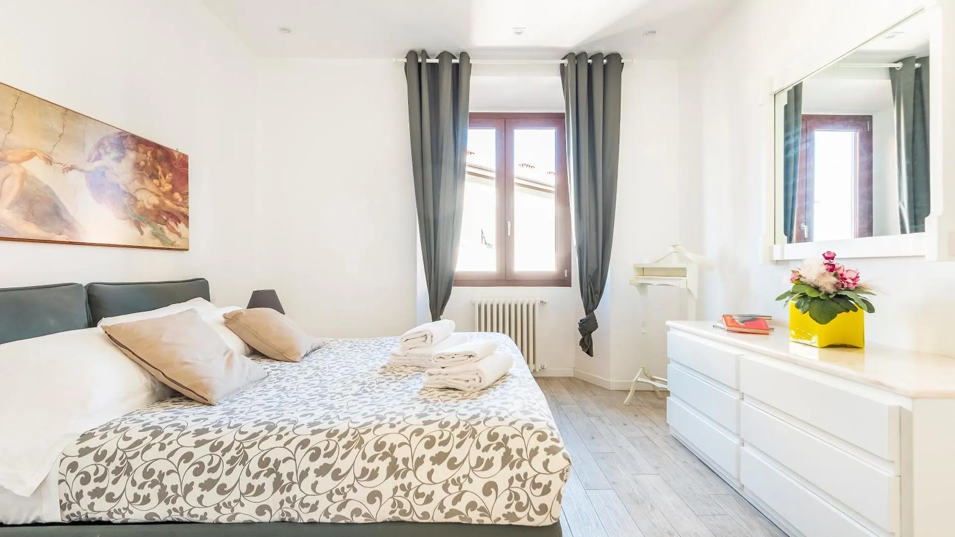 Dome House, Florence Apartment